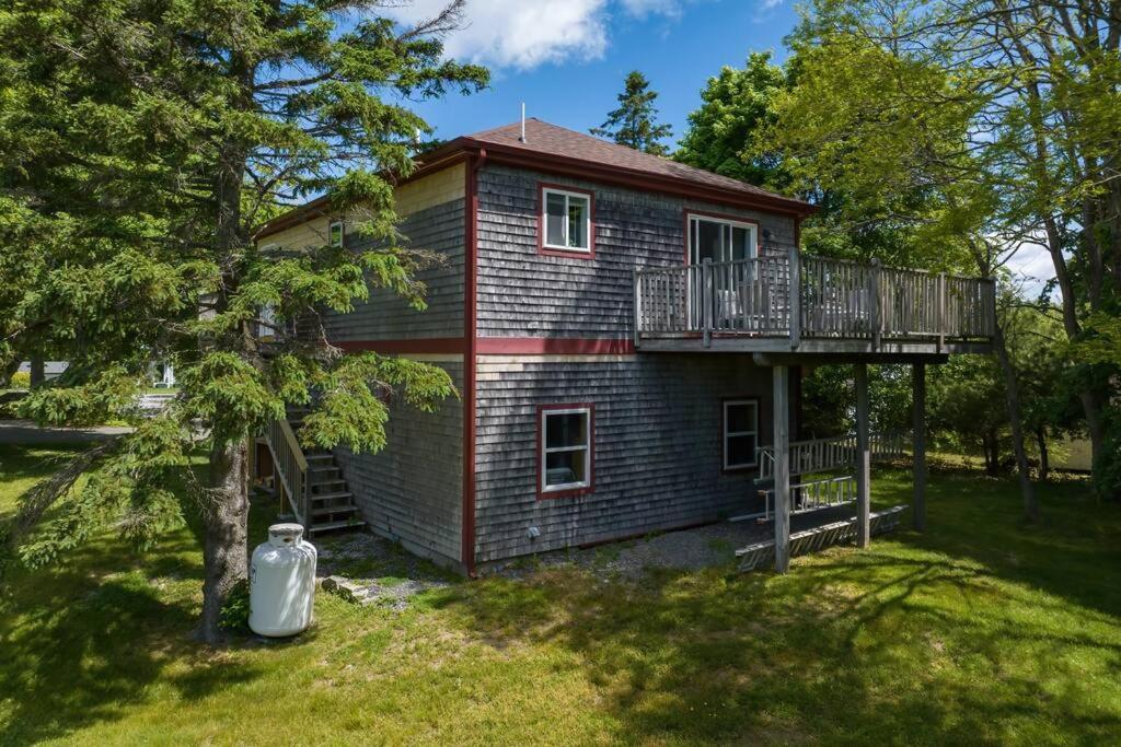 2 Bedroom Home W/ Pondside View Backyard Maine Escape Бар Харбор Экстерьер фото