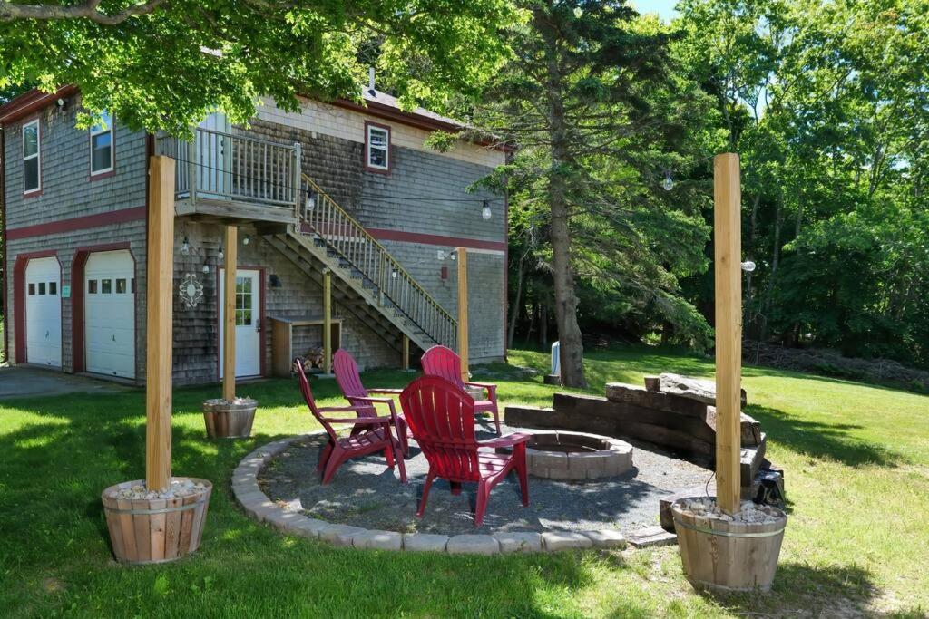 2 Bedroom Home W/ Pondside View Backyard Maine Escape Бар Харбор Экстерьер фото